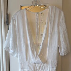 NWT White V-Neck short sleeve Dress shorts lining under tie in back.
